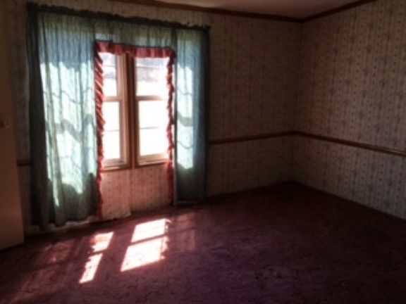 5th image of 127 Hyland Ave