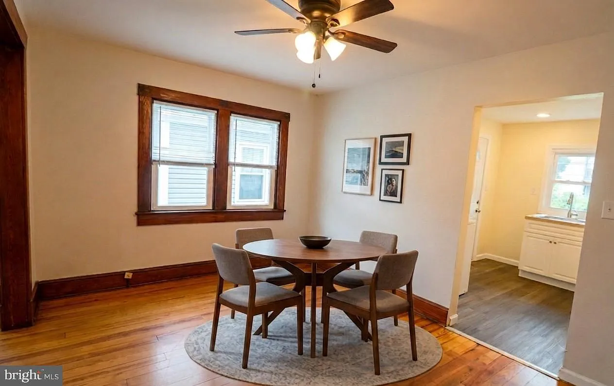 3 bed, 1050 sqft, $2,200 — Photo 2