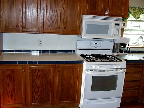 5th image of 11 S Pleasant St