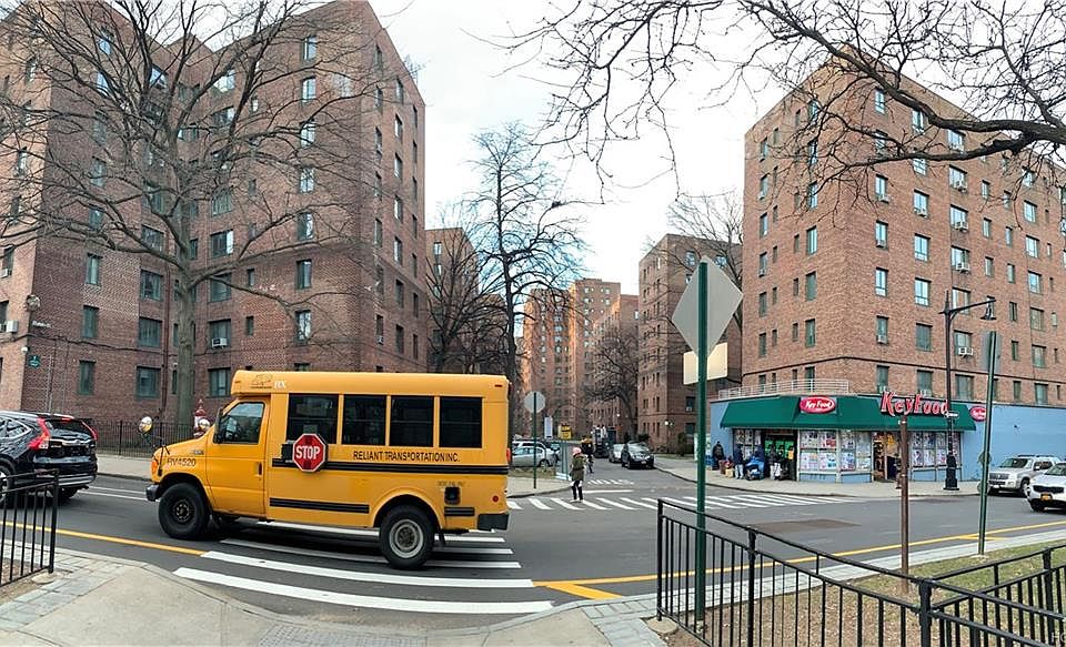 2nd image of 7 Metropolitan Oval APT 3H