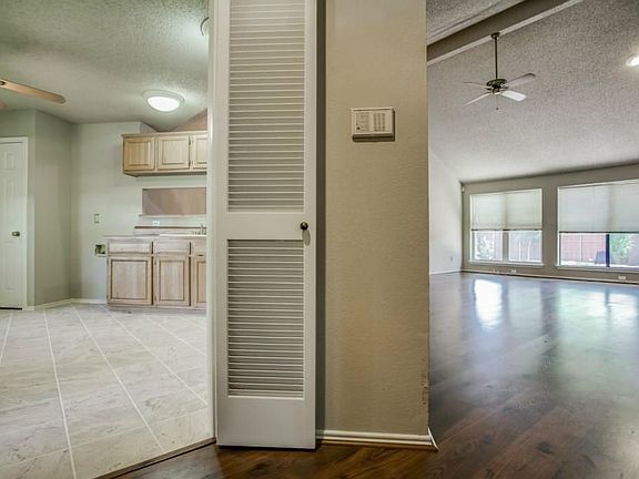 3rd image of 2902 Baron Dr