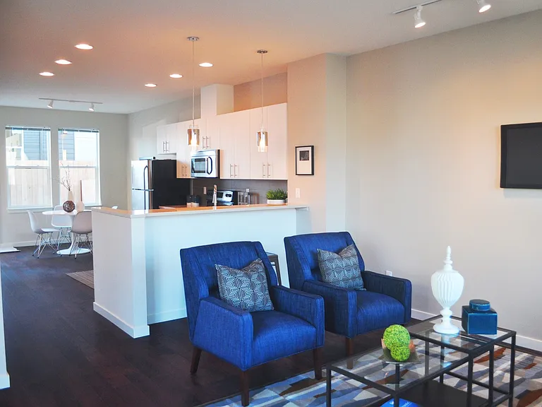 Axis PDX Apartments — Photo 1