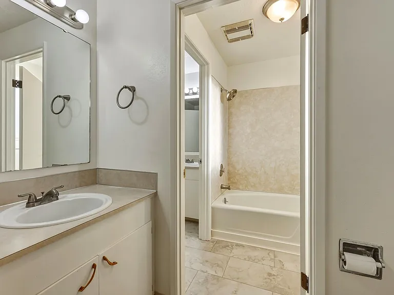 333 Choker St SE #B — Photo 16