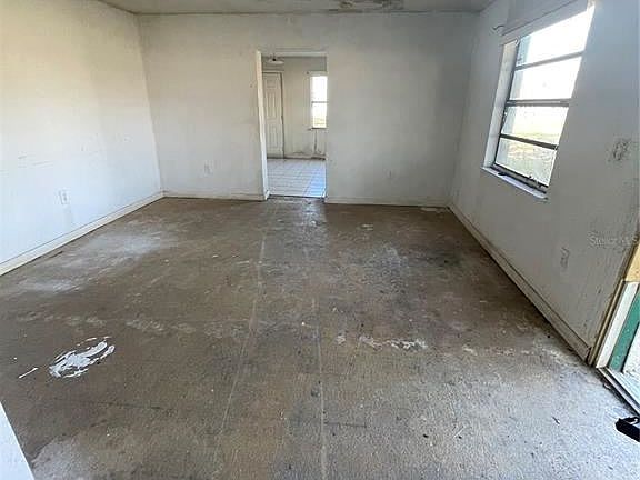 2nd image of 903 Aaron Ave