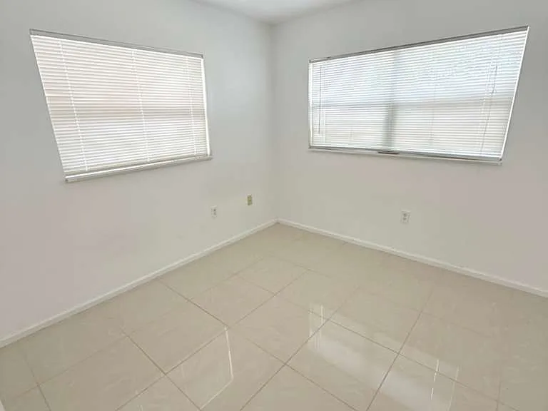 1135 Grove St — Photo 8