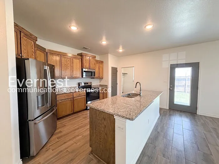4 bed, 2.0 bath, 1639 sqft, $1,845 — Photo 4