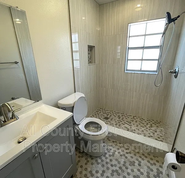 9949 N 87th St — Photo 9