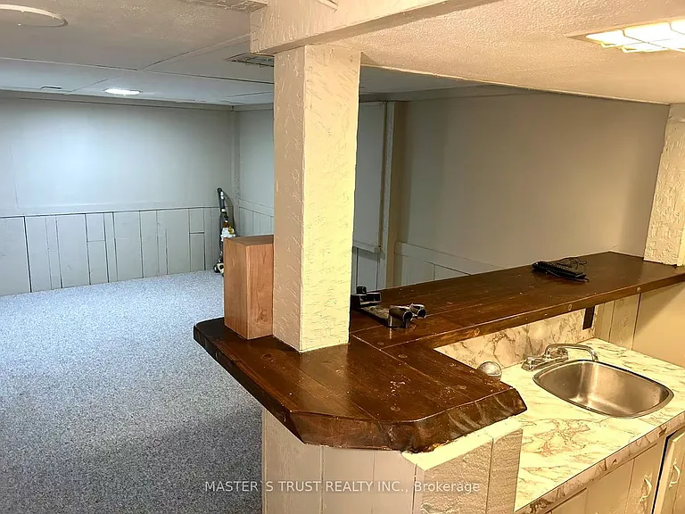 5183 Cherryhill Cres — Photo 33