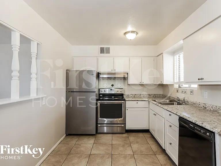 2114 W Sunnyside Dr — Photo 6