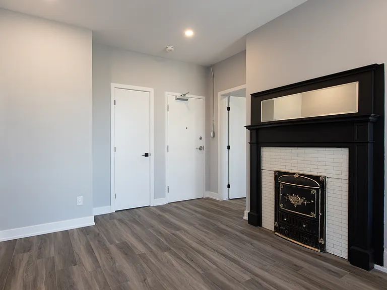 404 Elgin St — Photo 14