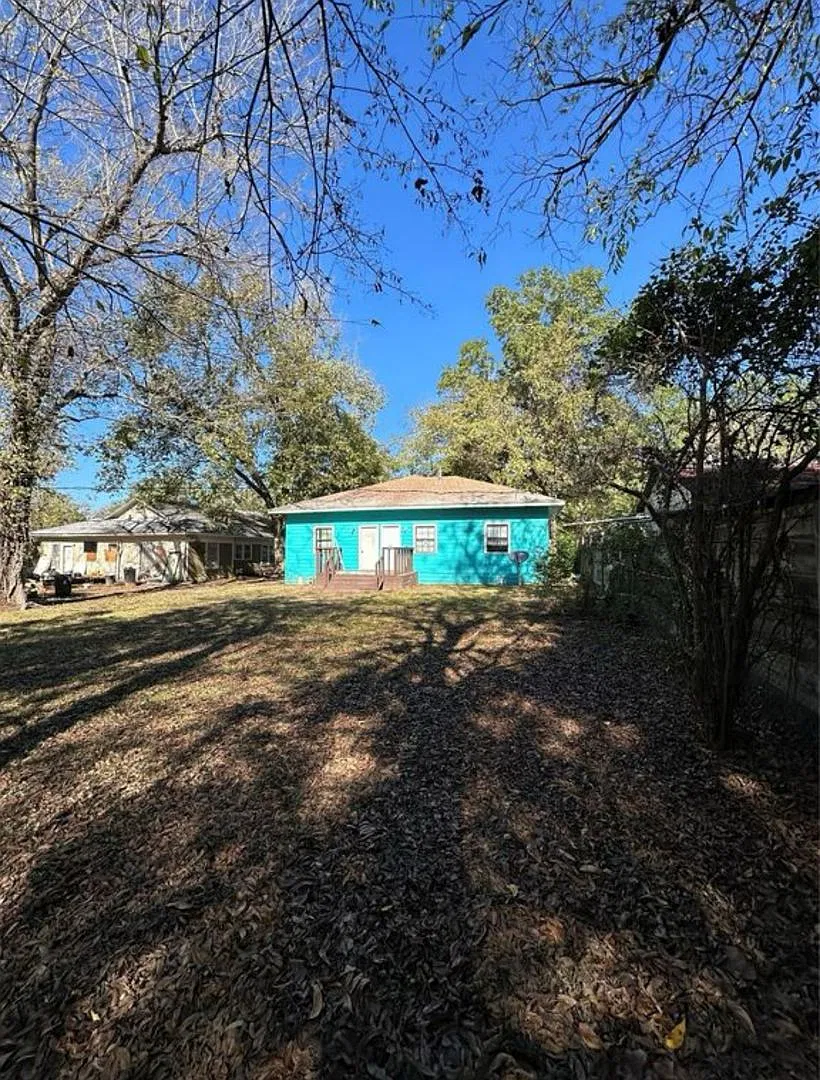 836 E. Price — Photo 2
