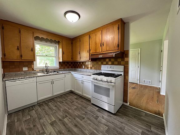 4th image of 1204 E 81st St