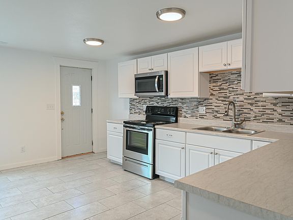 3rd image of 102 E Whalen St