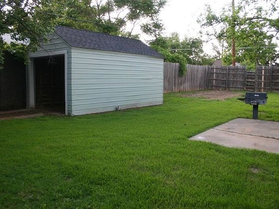 3rd image of 2408 22nd St