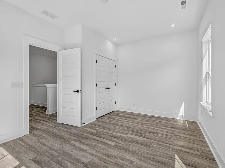 405 Oak Hammock Ct — Photo 30