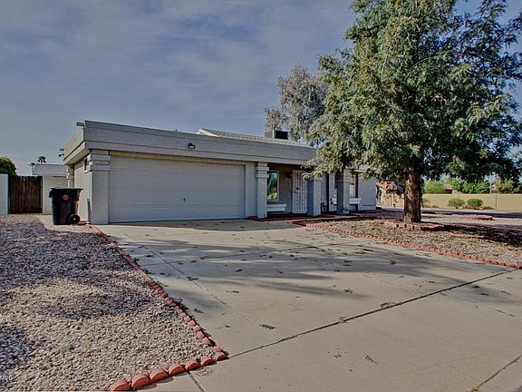 3rd image of 2307 E Fairview Cir