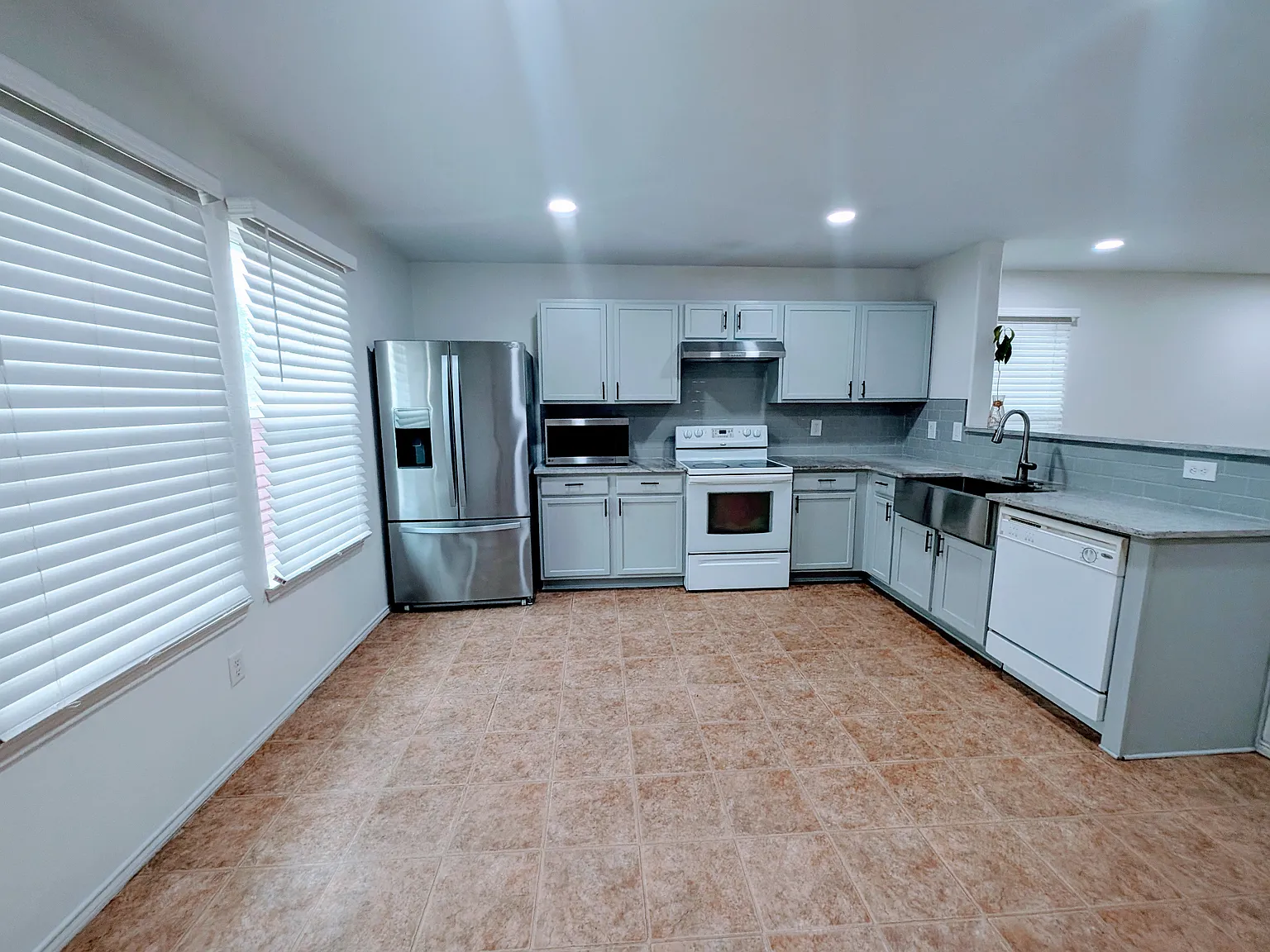 3 bed, 1647 sqft, $2,300 — Photo 4