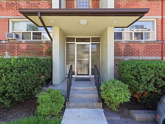 3rd image of 223 Macnab St S #11