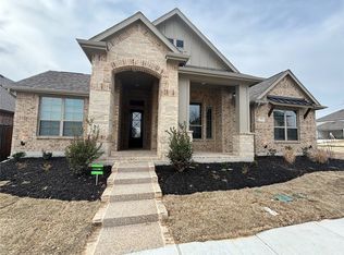 925 Gilbreath Ave, Crowley, TX 76036