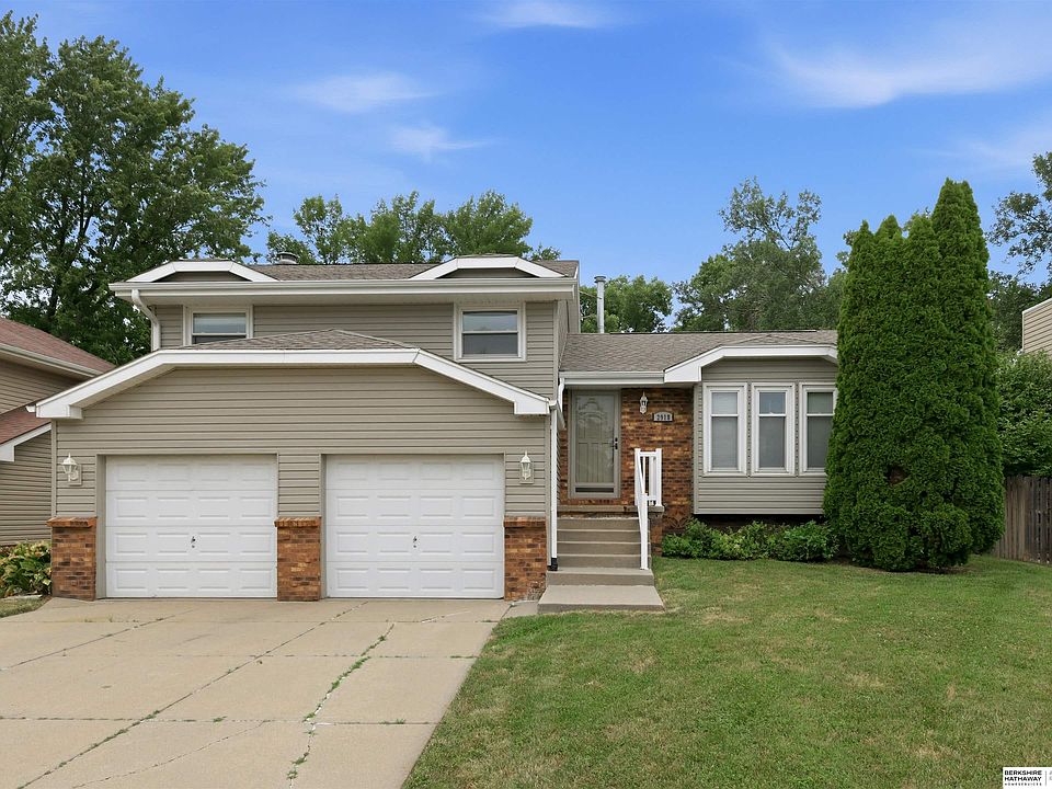 1st image of 2918 S 157th Cir