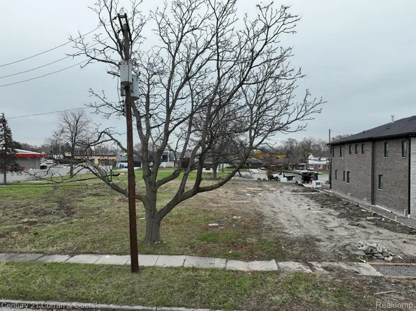 2222 N Evangeline St, Dearborn Heights, MI 48127