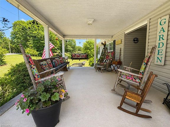 3rd image of 298 Rock Lane Dr