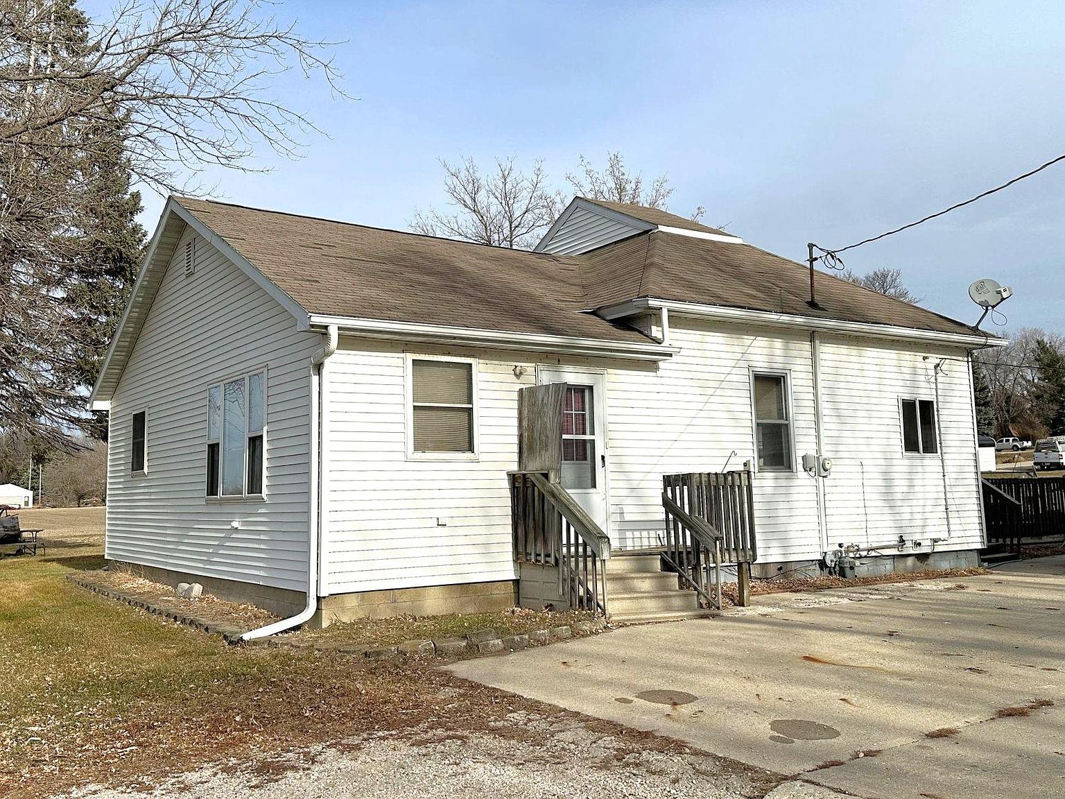 2402 Madison St, Emmetsburg, IA 50536 MLS 231366 Zillow