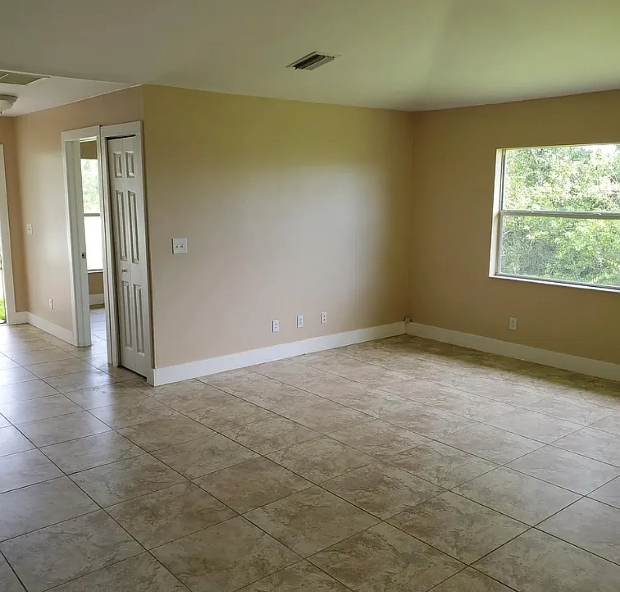 Eisenhower Blvd, Lehigh Acres — Photo 3
