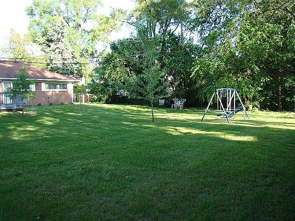 lg yard with gate drive in