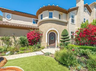 976 Deerhill Rd, Oak Park, CA 91377