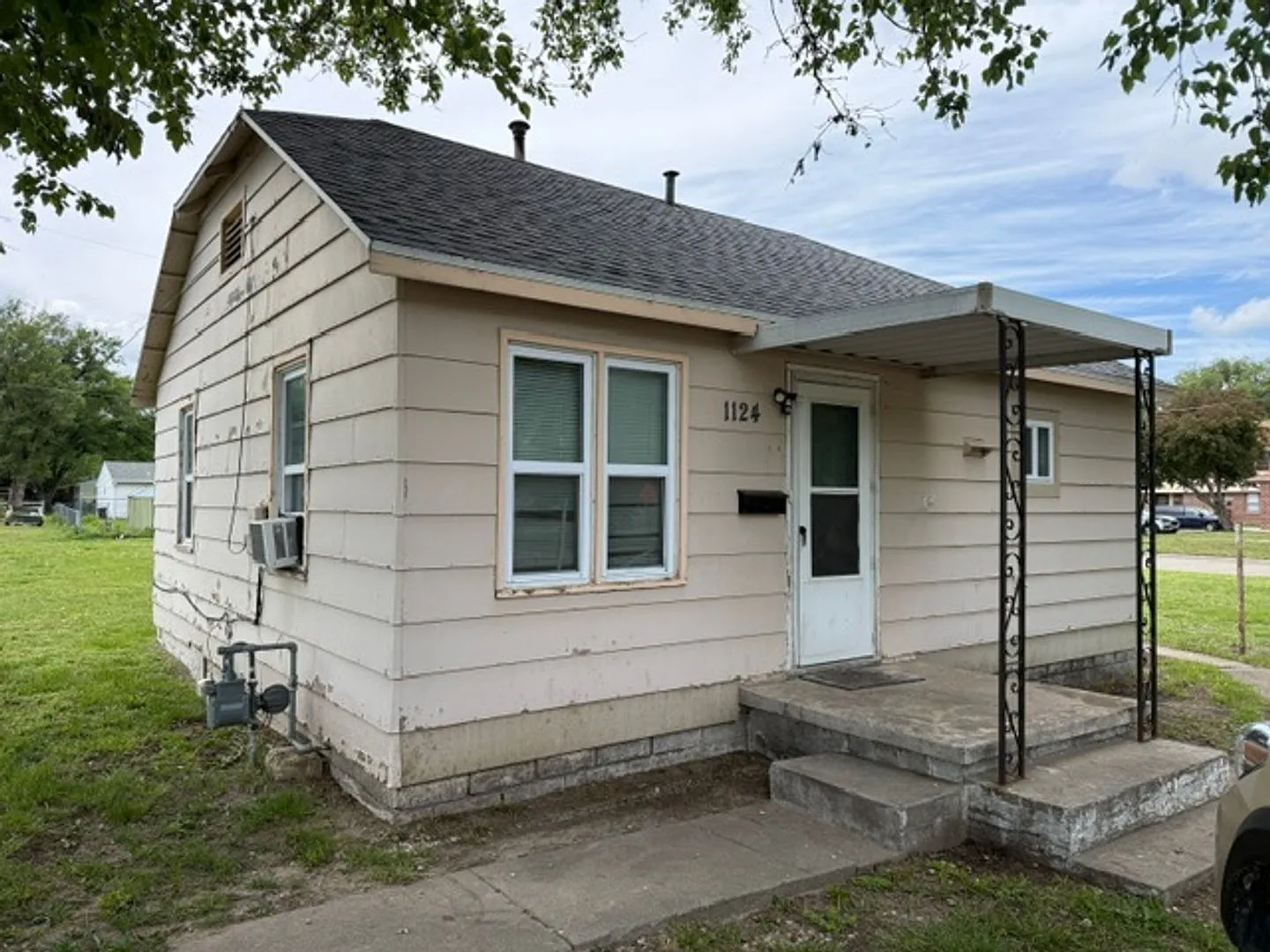 2 bed, 624 sqft, $650 — Photo 1