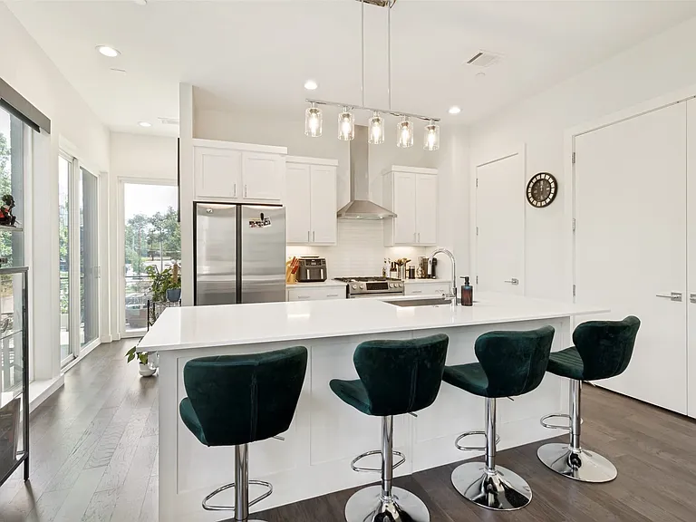 4626 Munger Ave #201 — Photo 6