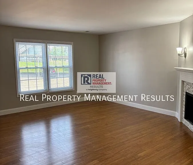 114 Olde Newburgh Dr — Photo 3
