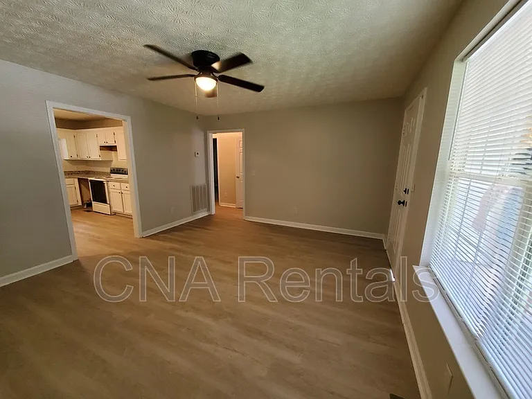215 Green Acre Ln #B — Photo 4