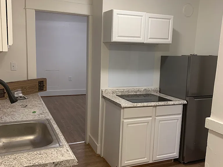 211 1/2 H St #211-1/2 — Photo 7