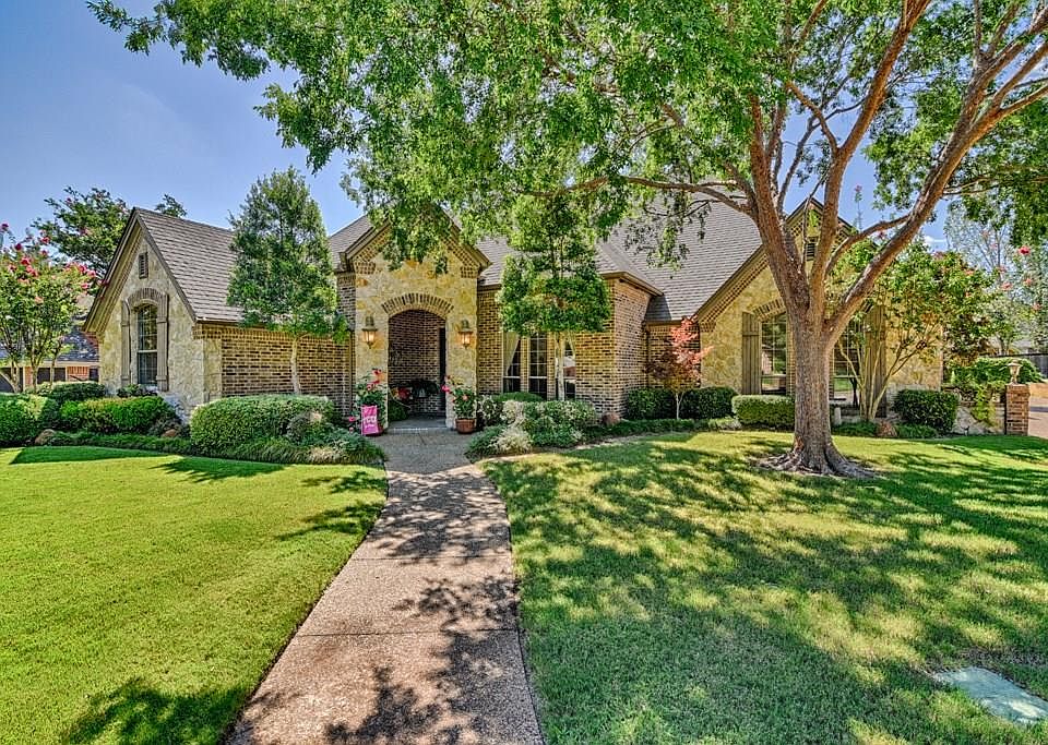 1st image of 2612 Brookwood Dr