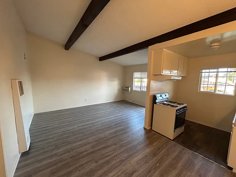 351 E Rossellen Pl #11 — Photo 4