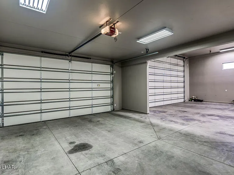 2520 Demaret Dr — Photo 35