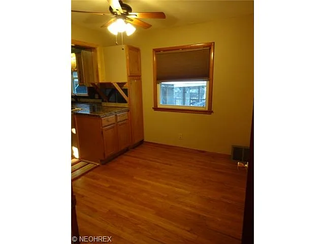 1425 Maple St photo 1