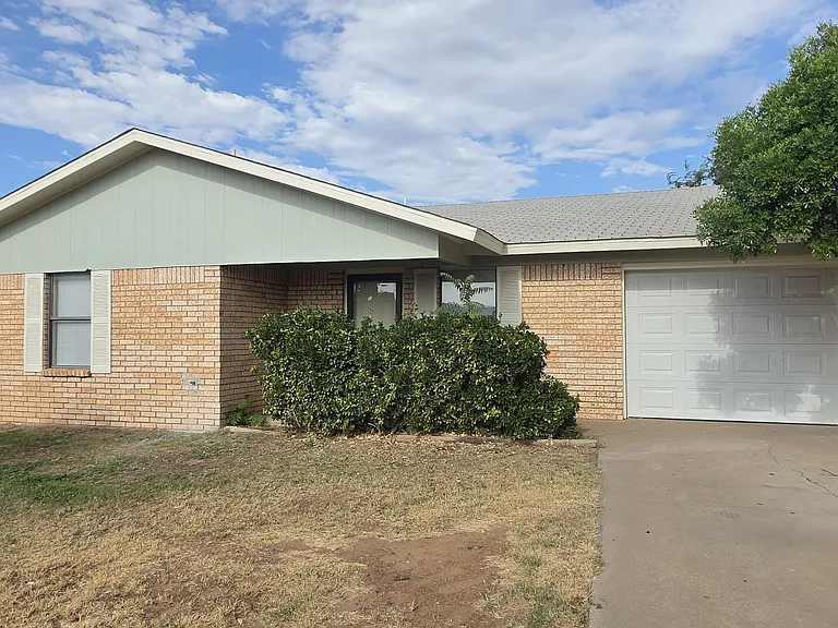 1214 Century Dr — Photo 1