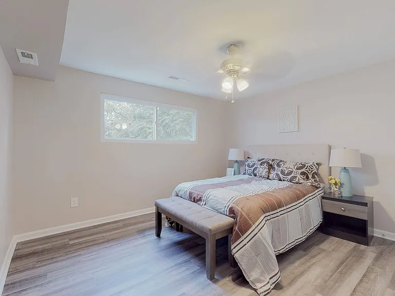1403 Wentworth Ave — Photo 8
