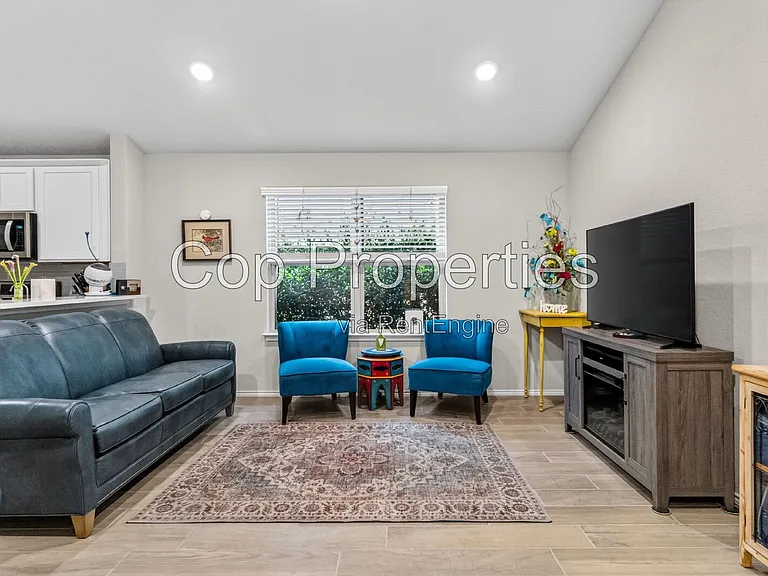 2425 Ayers Dr — Photo 6