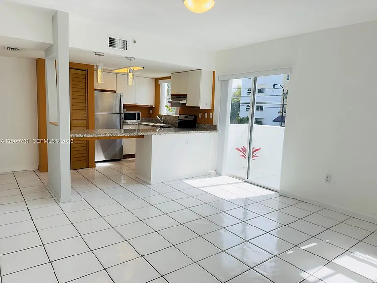 3052 SW 27th Ave #204 — Photo 5