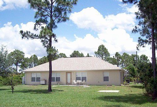 Huge back yard. Room for a pool!!!