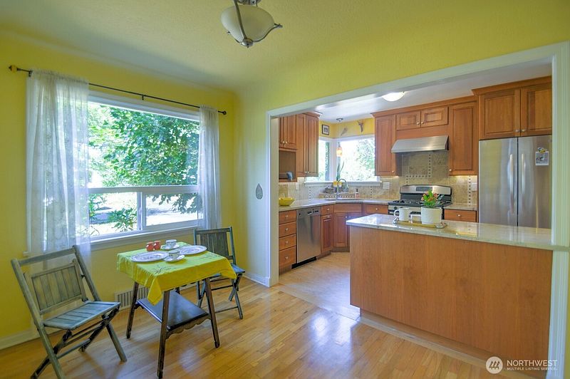 4th image of 3216 Lorne Street SE
