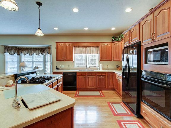 4th image of 103 Meadowridge Dr