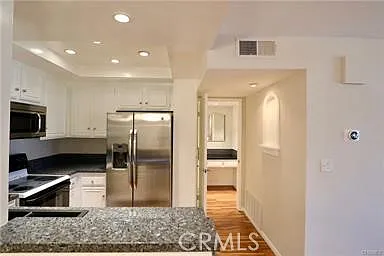 22100 Burbank Blvd #22100 — Photo 4