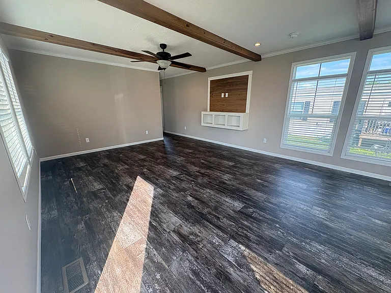 Green River Lake Commons — Photo 21