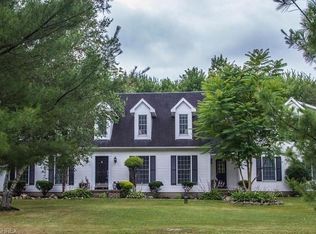 11021 Carriage Hill Dr, Chagrin Falls, OH 44023