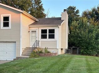 1301 E 152nd Ter, Olathe, KS 66062